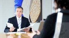 Manažéri najväčších európskych firiem znervózneli. Mnohých už o pár rokov vystriedajú na pozíciách ženy