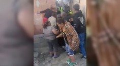 Po napadnutí policajtov v osade pri Sabinove padli obvinenia. Miestni tvrdia, že sa zranili náhodne