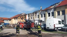 V Nových Zámkoch horela strecha budovy, z vedľajšieho hotela evakuovali 40 ľudí