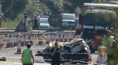 Počet obetí pádu stíhačky sa môže vyšplhať až na 20 ľudí