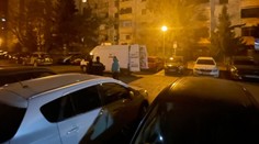 Večerná streľba vo Zvolene. Padli štyri výstrely, po ktorých ostala zranená žena a poškodené auto