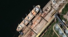 Satelit zachytil ruské lode, ako zrejme kradnú ukrajinské obilie. Rusi navyše blokujú jeho vývoz