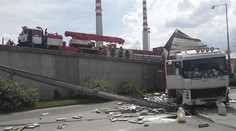 Kuriózna nehoda v Žiline. Kamionista sa druhýkrát narodil