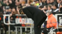 Manchester United zaváhal, aj keď hral dlhú presilovku. Carrickovo kúzlo zlomil Newcastle United