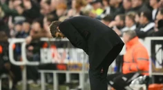 Manchester United zaváhal, aj keď hral dlhú presilovku. Carrickovo kúzlo zlomil Newcastle United