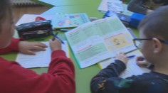 Stále čakajú na nové počítače. Niekoľko tisíc školákov doteraz nevie, či má nárok na štátny príspevok