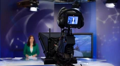 VIDEO: Stratil reč a začalo mu mykať viečkom. Známy politik utrpel mŕtvicu v priamom prenose