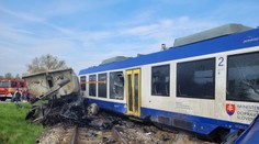 VIDEO: Kamera zachytila tragickú zrážku. Vodič neprežil, vlak sa vykoľajil