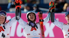 Úvodné preteky sezóny jednoznačne ovládli Nóri. Prvé body po návrate si pripísal Hirscher