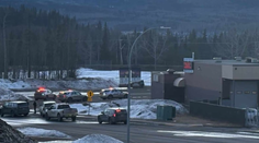 Zabíjať mala žena v šatách. Po streľbe v kanadskej škole a v dome hlásia 10 mŕtvych