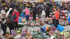 September sa ešte neskončil, no Slováci už nakupujú na Dušičky. Z poľských trhov odchádzajú s plnými taškami