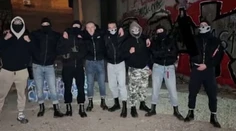 Polícia zadržala 20 osôb z maskovanej skupiny extrémistov, ktorá mala napádať ľudí v centre Bratislavy