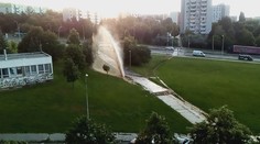 Na sídlisku v Nitre z ničoho nič vytryskol gejzír, voda striekala do výšky piatich poschodí