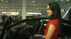 Sexy ženy a luxusné autá. Takto to vyzeralo na autosalóne v Nitre