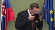 Danko uznal, že bozkávanie výložiek bola chyba