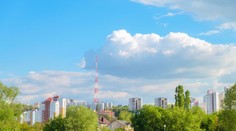 VIDEO: V Charkove sa po ruskom útoku zrútila časť televíznej veže