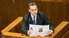 Polícia stále vyšetruje asistenta opozičného poslanca Rajtára