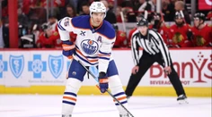 VIDEO: Hviezdny obranca Edmontonu sa predviedol zákerným faulom. Vzájomná séria môže byť horúca