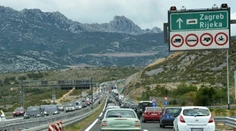Doprava k Jadranskému pobrežiu kolabovala! V kolónach sa čakalo až sedem hodín