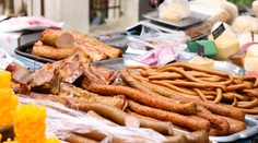 Z regálov sťahujú obľúbenú klobásu. Našli v nej zvýšený obsah olova