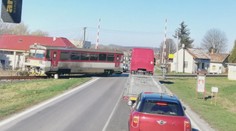 Vlak prišiel, no závory ostali hore a svetlá nefungovali. Na vodičov každý deň číha nebezpečenstvo