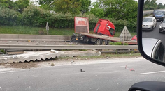 Tragická nehoda na diaľnici z Prahy na Brno. Kamión v protismere zmietol tri autá, dvaja ľudia zomreli