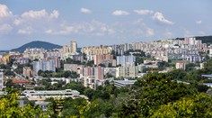 Sľubovali rekordne lacné bývanie, no predstavili ceny, ktoré sa Slovákom až také nízke nezdajú