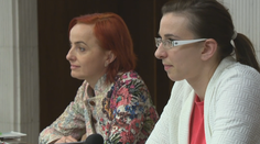 Nevpustenie poslankyne do práce s dieťaťom vyvolalo emócie. Čo si myslia Slováci?