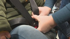 Vedeli ste, že zimné oblečenie dokáže ohroziť vaše deti v autách?