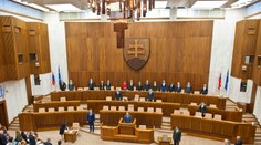 Platy poslancov by mohli porásť až o tristo eur, štátny rozpočet to vraj nepocíti