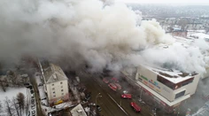 Obrovský požiar v nákupnom centre na Sibíri. Zomrelo už 64 ľudí