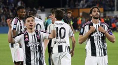 Juventus si po vydretom víťazstve zaistil Ligu majstrov. Verona so Slovákmi sa zachránila