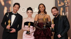 Oscarová noc bola plná emócií a prekvapivých momentov. Pozornosť pritiahol herec Adam Sandler