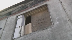 Dievčatko počas spánku prepichol kus skla z okna, v nemocnici bojuje o život