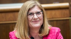Zámer opozície nevyšiel. Matečná ostáva ministerkou