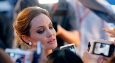 Angelina Jolie je po operácii. Nechala si odstrániť vaječníky