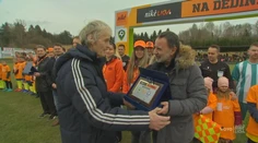 VIDEO: Tréner ľutoval, že musí šoférovať, Vlhová sa nestíhala čudovať. Niké liga na dedine nesklamala