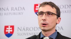 Vláda odvolala námestníka pozemkového fondu. Sám odísť nechcel, nový šéf mu však nedôveroval