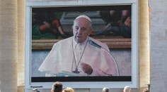 Pápež: Nútená izolácia dáva príležitosť na znovuobjavenie rodinného života