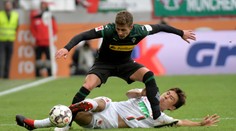 Mönchengladbach s Bénesom na lavičke remizoval v Augsburgu