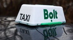 Medzi taxikármi to opäť vrie. Starí taxikári tvrdia, že nové firmy ich pripravujú o prácu