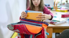 Koľko by mala vážiť školská taška? Nadmerná hmotnosť môže spôsobiť vážne ťažkosti u detí, varujú odborníci