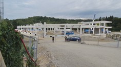 V Považskej Bystrici bude onedlho nový hypermarket. Stavebníkovi sa však zrejme nechcelo čakať na všetky potrebné povolenia