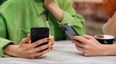 Pribúdajú dôkazy, že s našou mentálnou výbavou to ide dolu vodou. Hlavného vinníka nosíme vo vrecku