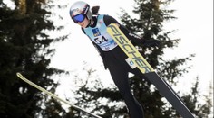 V ponožke skrývala nepovolenú pomôcku. Nórsku skokanku na lyžiach diskvalifikovali, kontrolóri ostali zaskočení