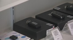 Skryté kamery môžu mať podobu pera či kľúčov od auta. Ukážeme vám, ako niektoré z nich odhalíte