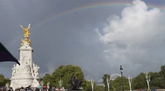 Dojemný symbol rozlúčky. Dúha rozžiarila oblohu nad Buckinghamským palácom