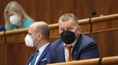 Opozícia žiada zverejniť správu SIS. Koalícia varuje, že informácie sú dôverné