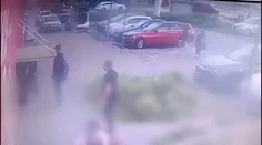 VIDEO: Brutálny útok pred obchodným centrom v Košiciach. Muž bodal do brucha aj chrbta