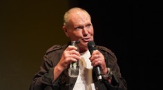 Legendárny futbalista Paul Gascoigne skolaboval. Po pár dňoch ho prepustili z nemocnice